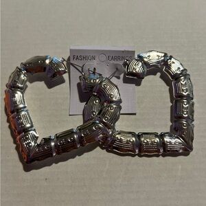 Heart shape earrings as seen on Paula Deanda y2k